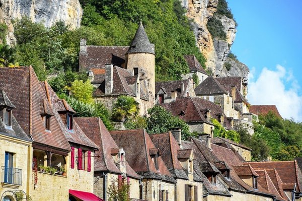 Explorer les avantages de choisir un camping à Vias parmi une chaîne de campings